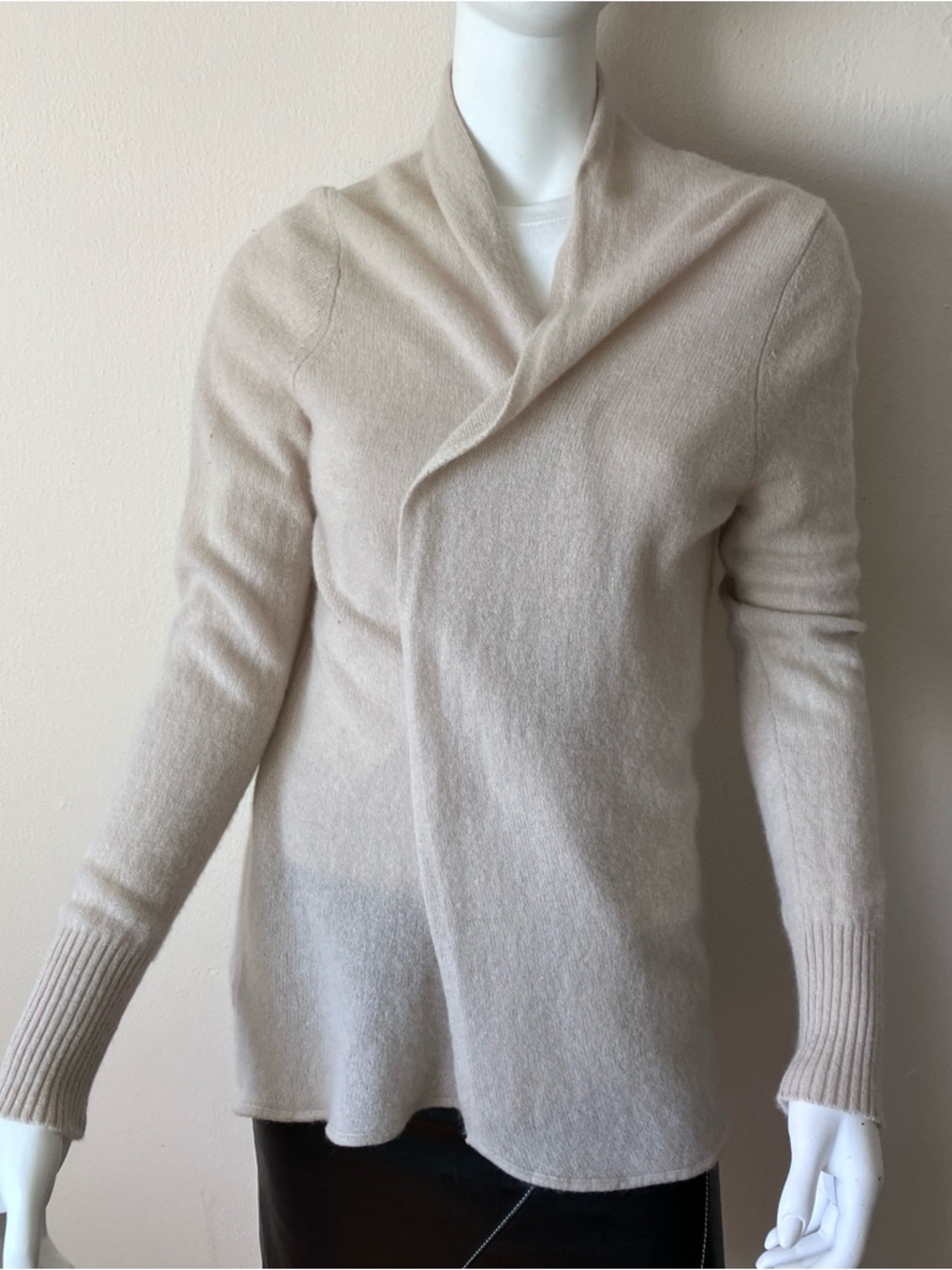 Like New Premise beige cashmere long sleeve open cardigan